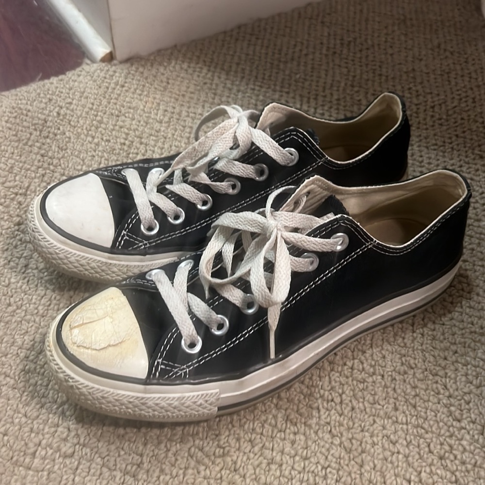 Black classic converse women’s 7, damaged toe - Picture 3 of 8